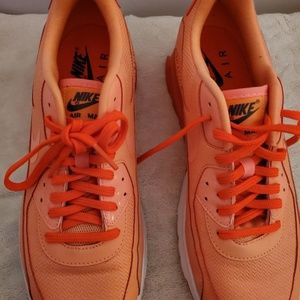 Ladies sneakers